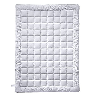 billerbeck Bettdecke Simone Superlight - Seidenbettdecke – 135 x 200 cm – Sommerdecke, kühlende Bettdecke, leichte Sommerdecke – 100 % Baumwoll-Bezug, Weiß im Sale